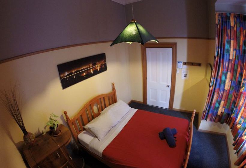 Bazil's Hostel & Surf School 20