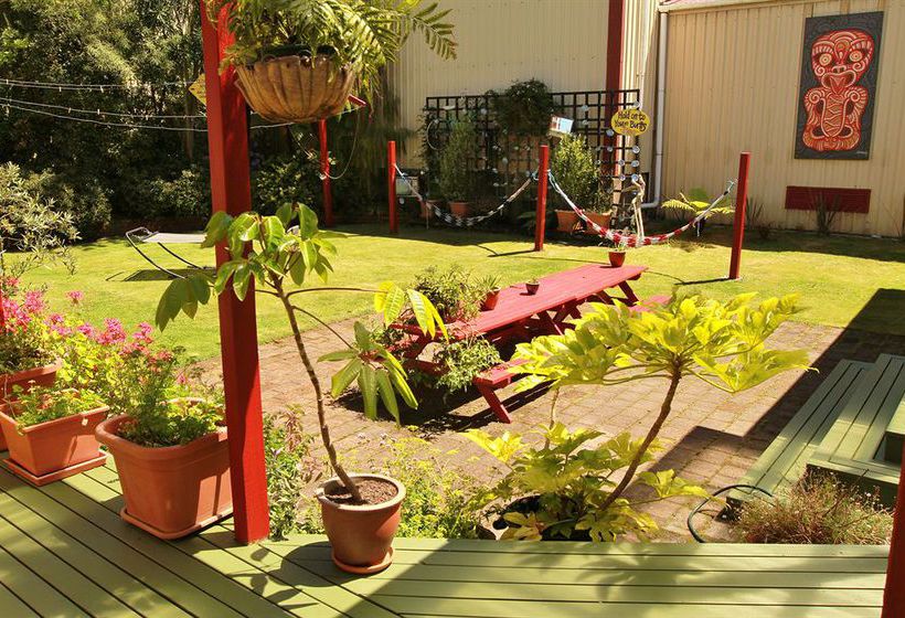 Bazil's Hostel & Surf School 3