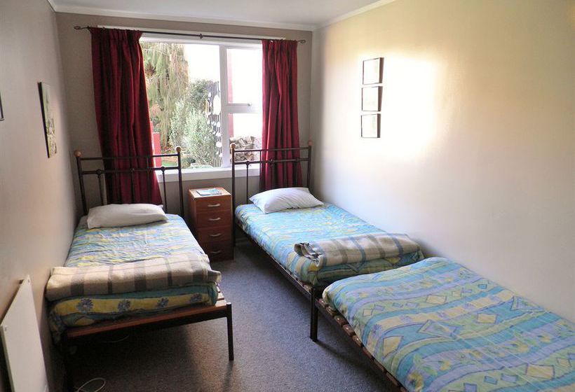 Bazil's Hostel & Surf School 4