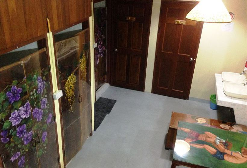 Hostel Baan Bovorn 18