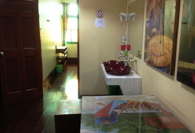 Hostel Baan Bovorn 4