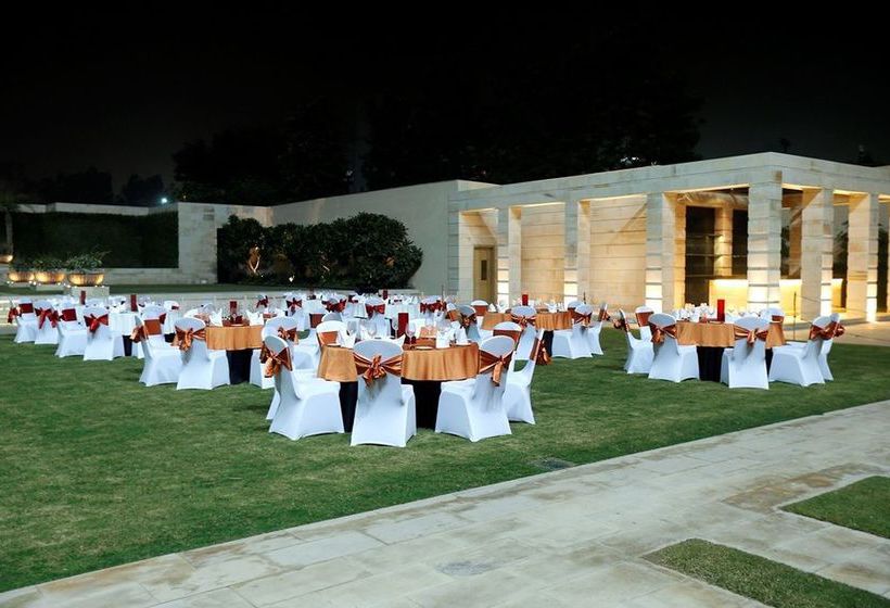 Hotel Courtyard Agra 11