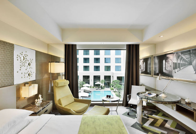 Hotel Courtyard Agra 14