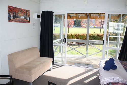 Arrowtown Born of Gold Holiday Park 11