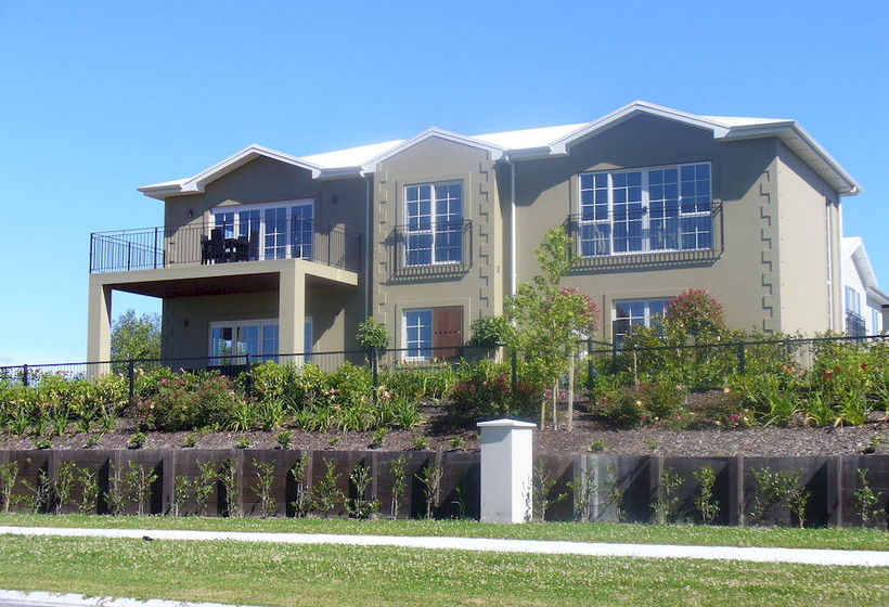 Hotel Falls Chateau 1