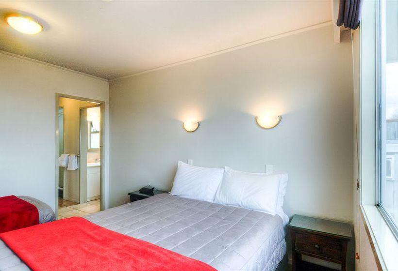 Absolute Lake View Motel 1