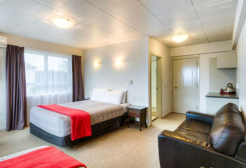 Absolute Lake View Motel 10