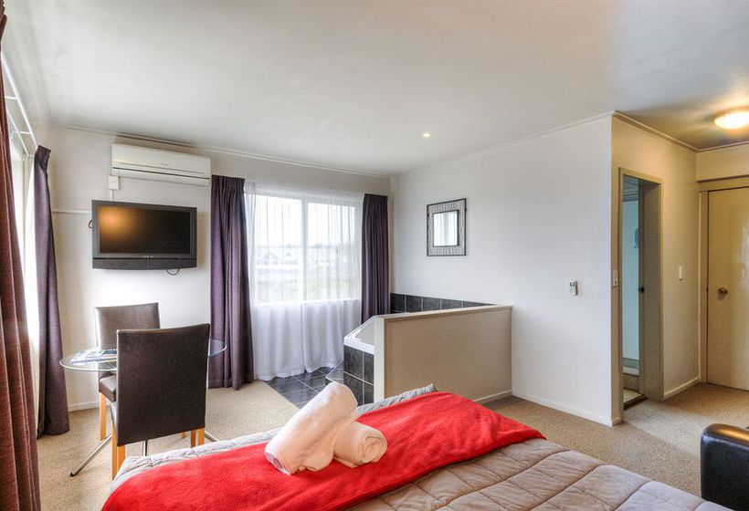 Absolute Lake View Motel 12