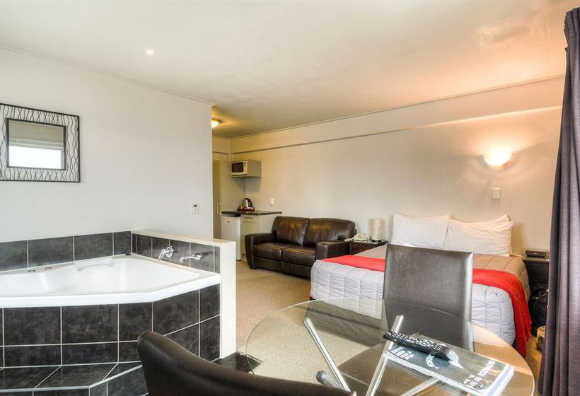 Absolute Lake View Motel 13