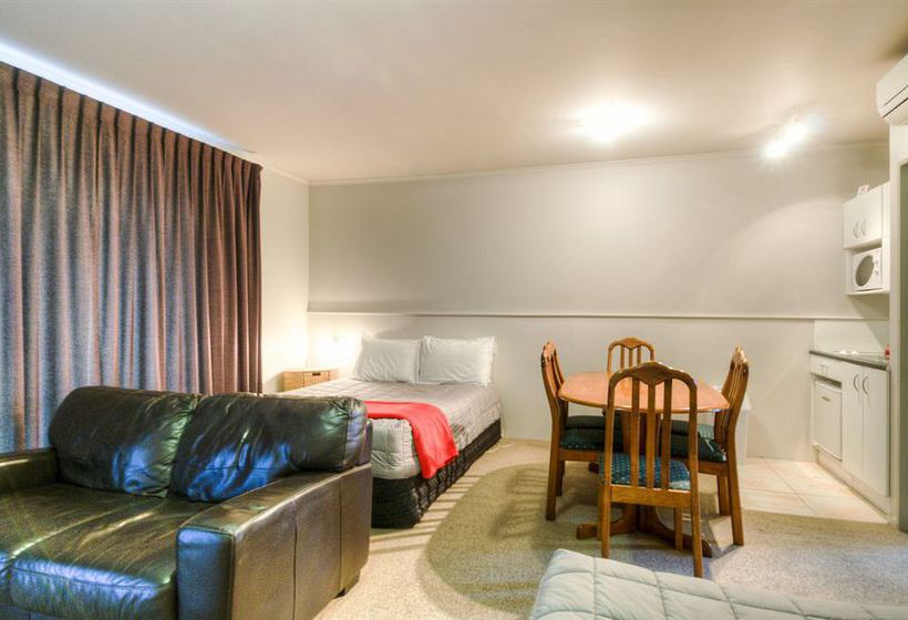 Absolute Lake View Motel 16