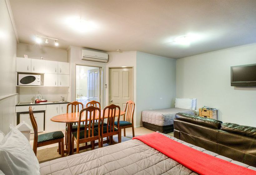 Absolute Lake View Motel 17