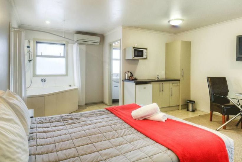 Absolute Lake View Motel 19