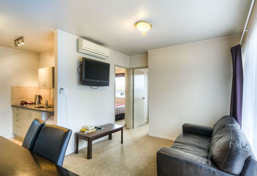 Absolute Lake View Motel 2