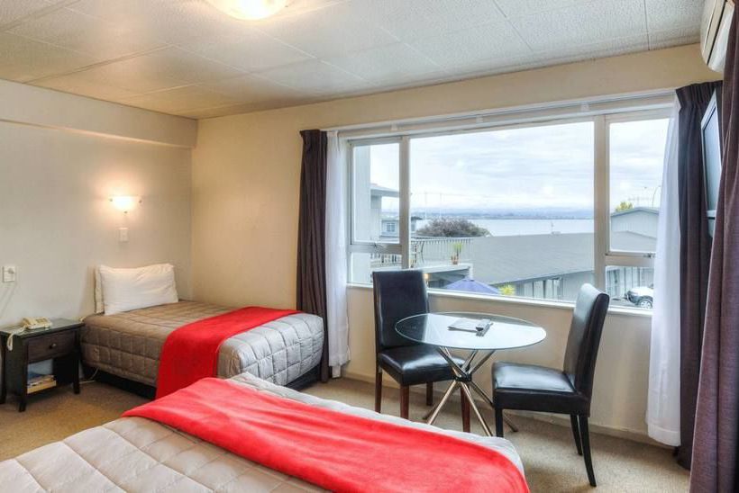 Absolute Lake View Motel 20