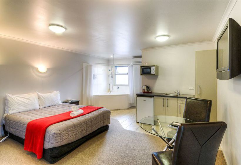 Absolute Lake View Motel 5