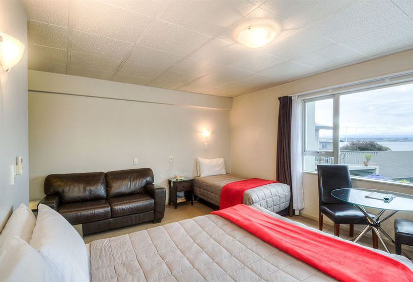 Absolute Lake View Motel 8