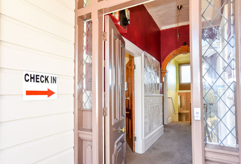 Bed and Breakfast Morrisons Guest House 11