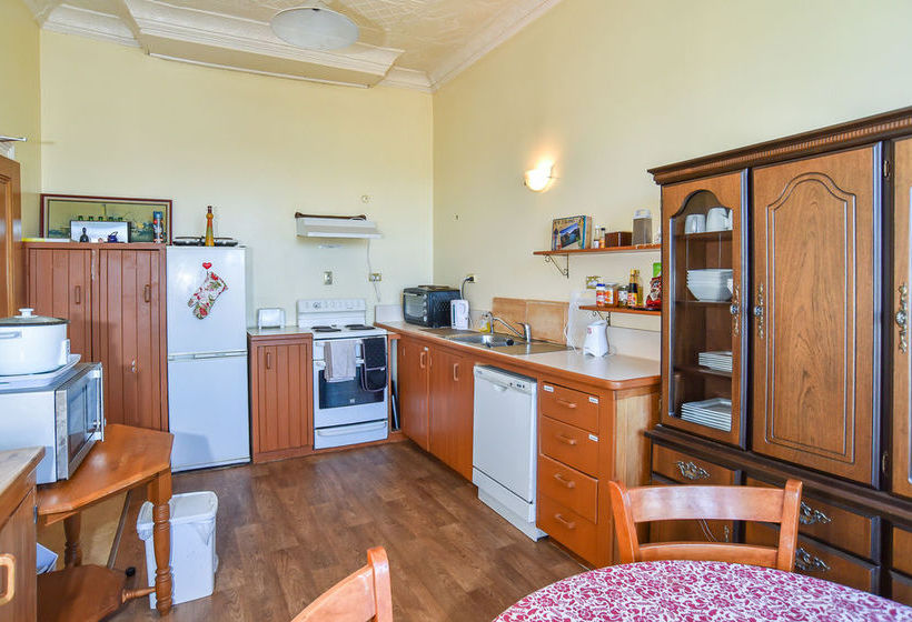 Bed and Breakfast Morrisons Guest House 2