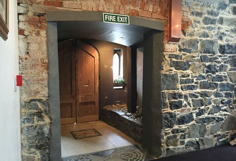 Chapel Apartments 10