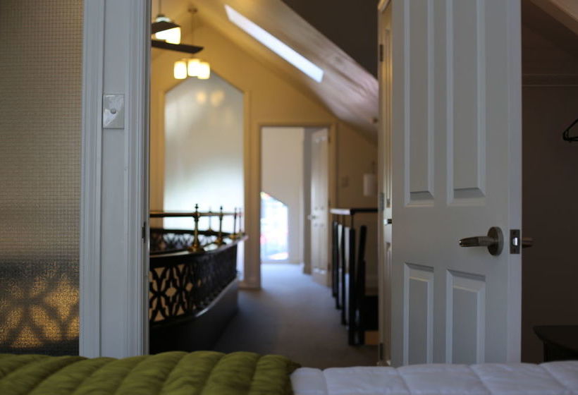 Chapel Apartments 13