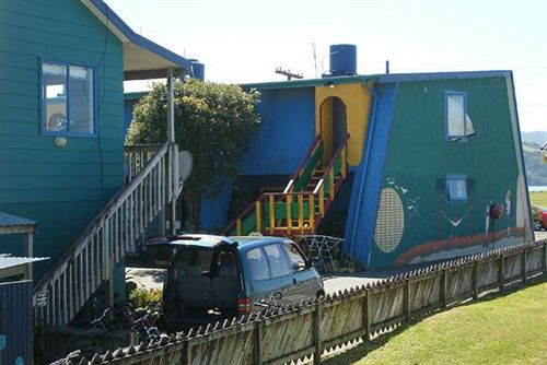 Hostel On the Beach Backpackers Lodge 2