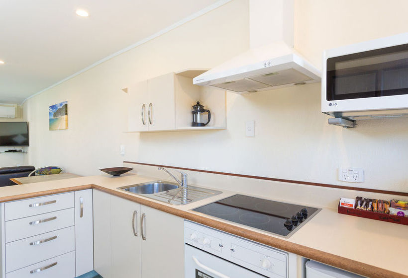 Equestrian Lodge Motel 10