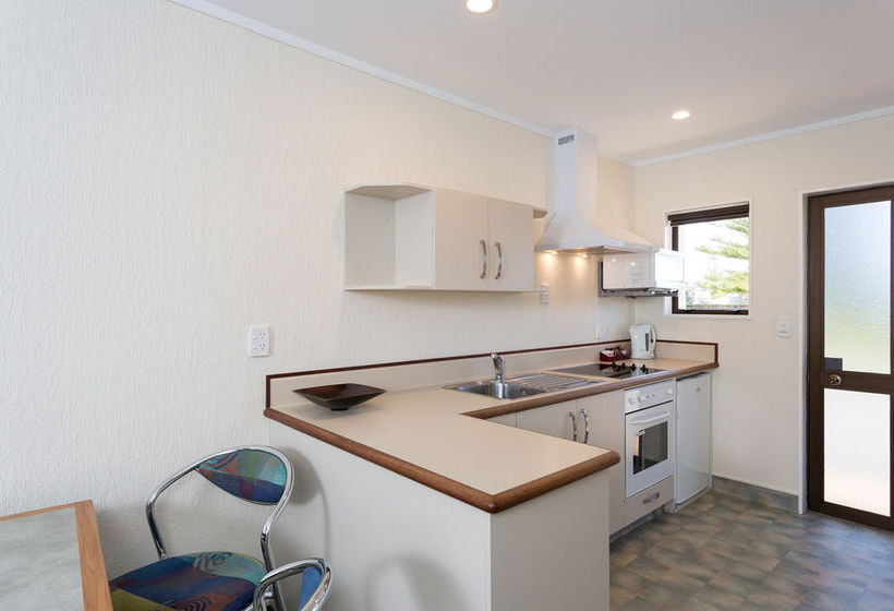 Equestrian Lodge Motel 11