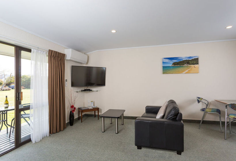 Equestrian Lodge Motel 12