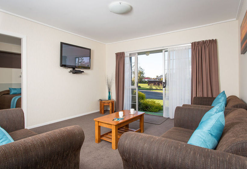 Equestrian Lodge Motel 15