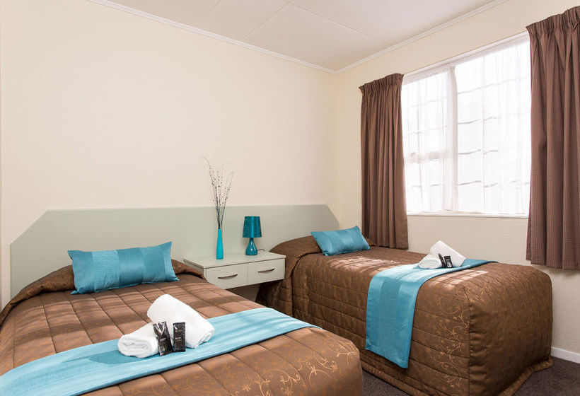 Equestrian Lodge Motel 16