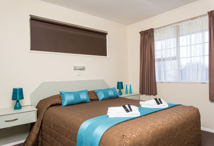 Equestrian Lodge Motel 18