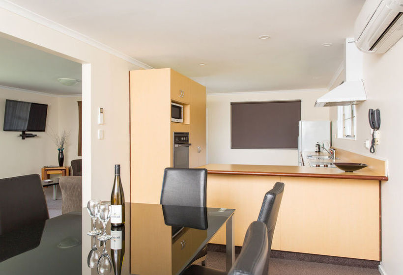 Equestrian Lodge Motel 19