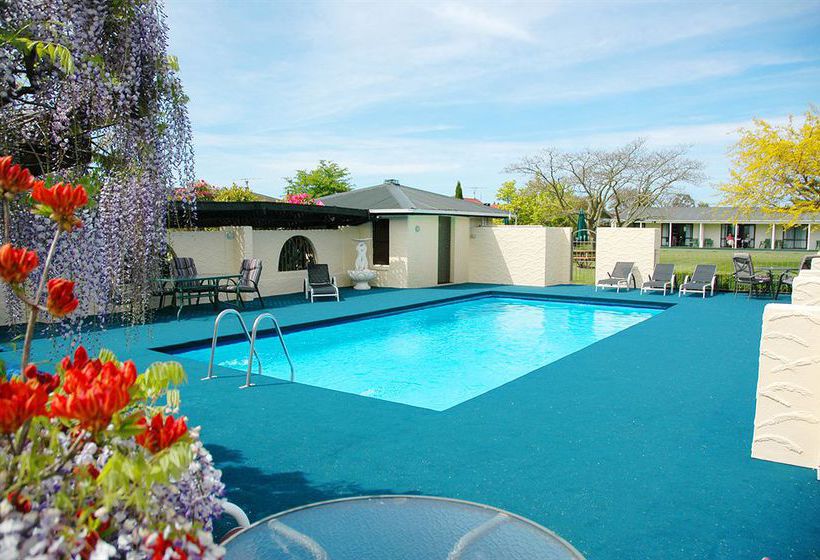 Equestrian Lodge Motel 2