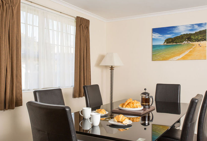 Equestrian Lodge Motel 20