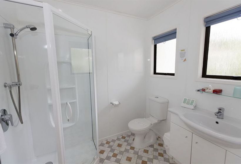 Equestrian Lodge Motel 4