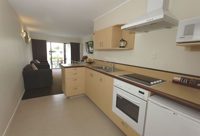 Equestrian Lodge Motel 6