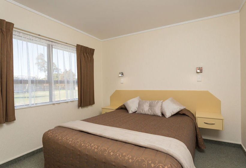 Equestrian Lodge Motel 9