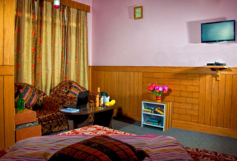 Hotel Aditya Home Stay 12