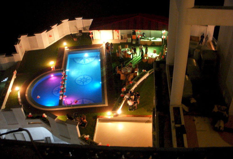 Hotel The Solitaire 10