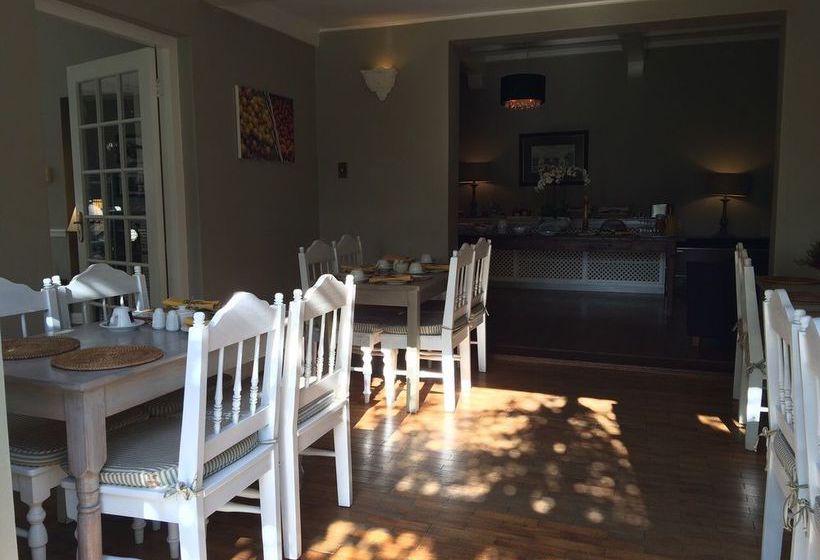 Pensión Albourne Guest House 12