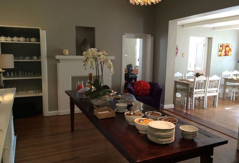 Pensión Albourne Guest House 13