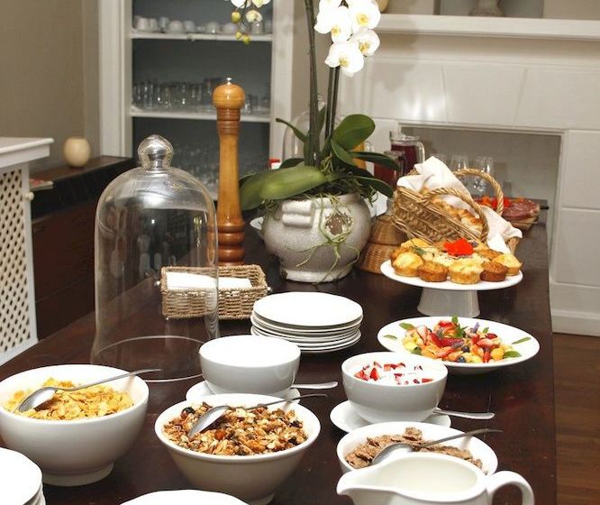 Pensión Albourne Guest House 19