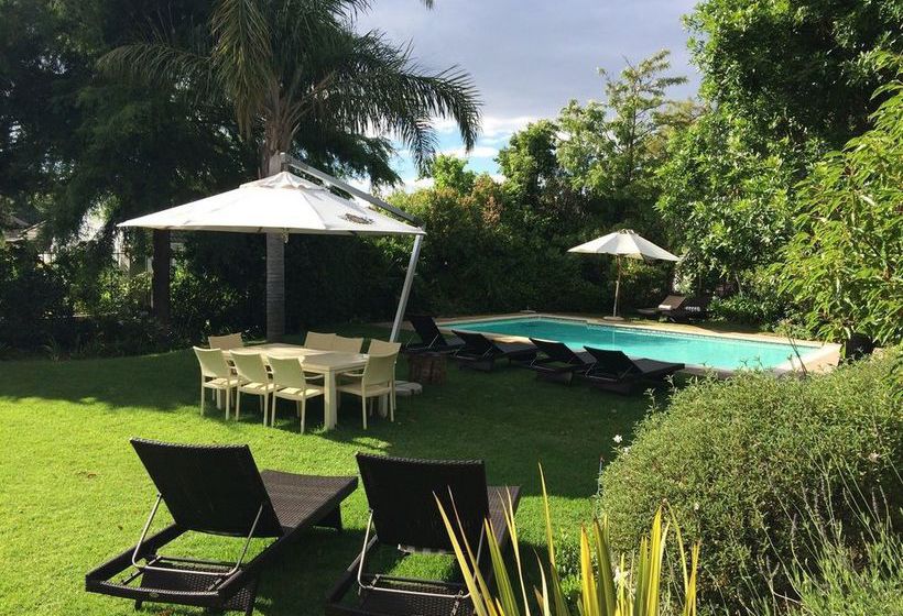 Pensión Albourne Guest House 6