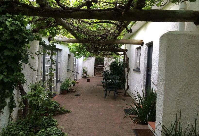 Pensión Albourne Guest House 8