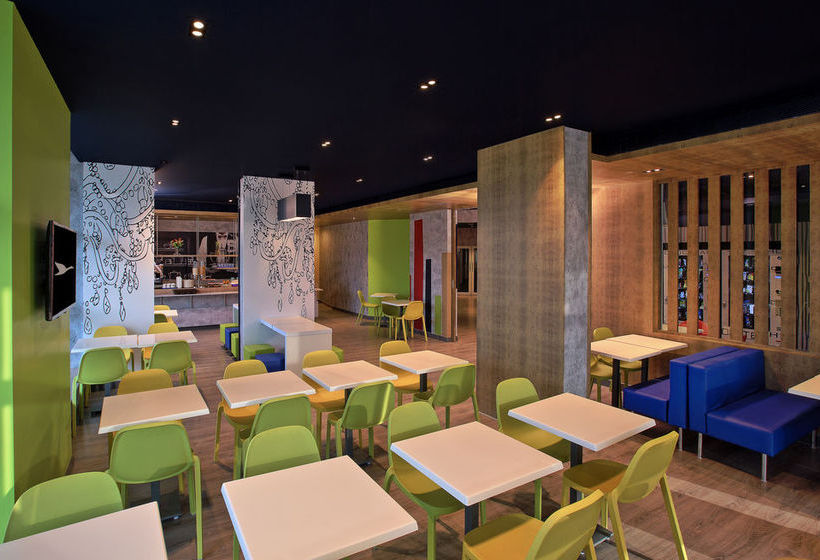 Hotel Holiday Inn Express Pune Pimpri 1