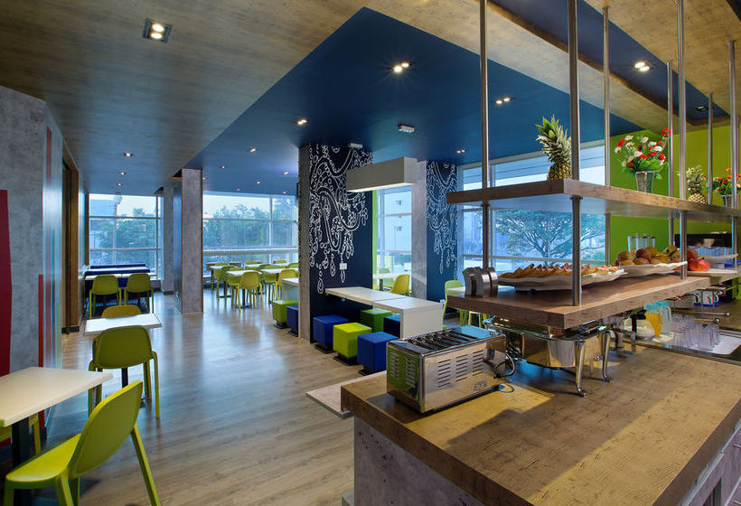 Hotel Holiday Inn Express Pune Pimpri 11