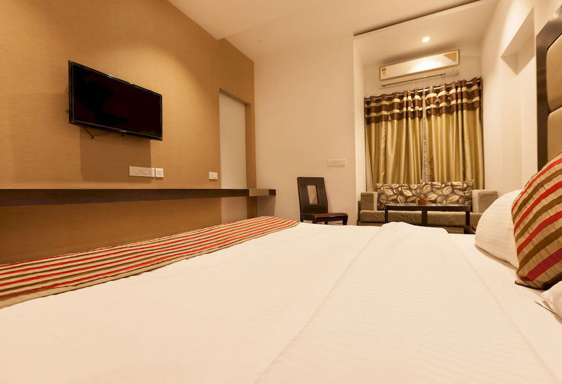 Hotel Oyo Rooms Cyber City Grand 8