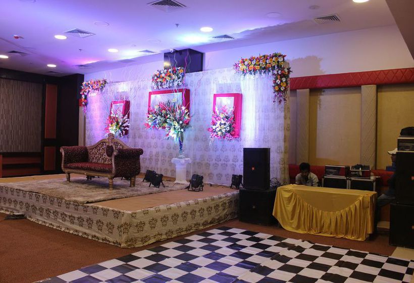 Hotel Xenious World Square 11