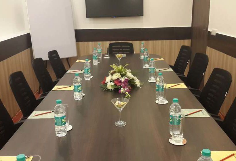 Hotel Xenious World Square 16