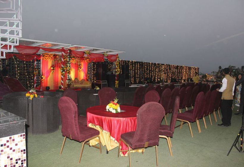 Hotel Xenious World Square 18